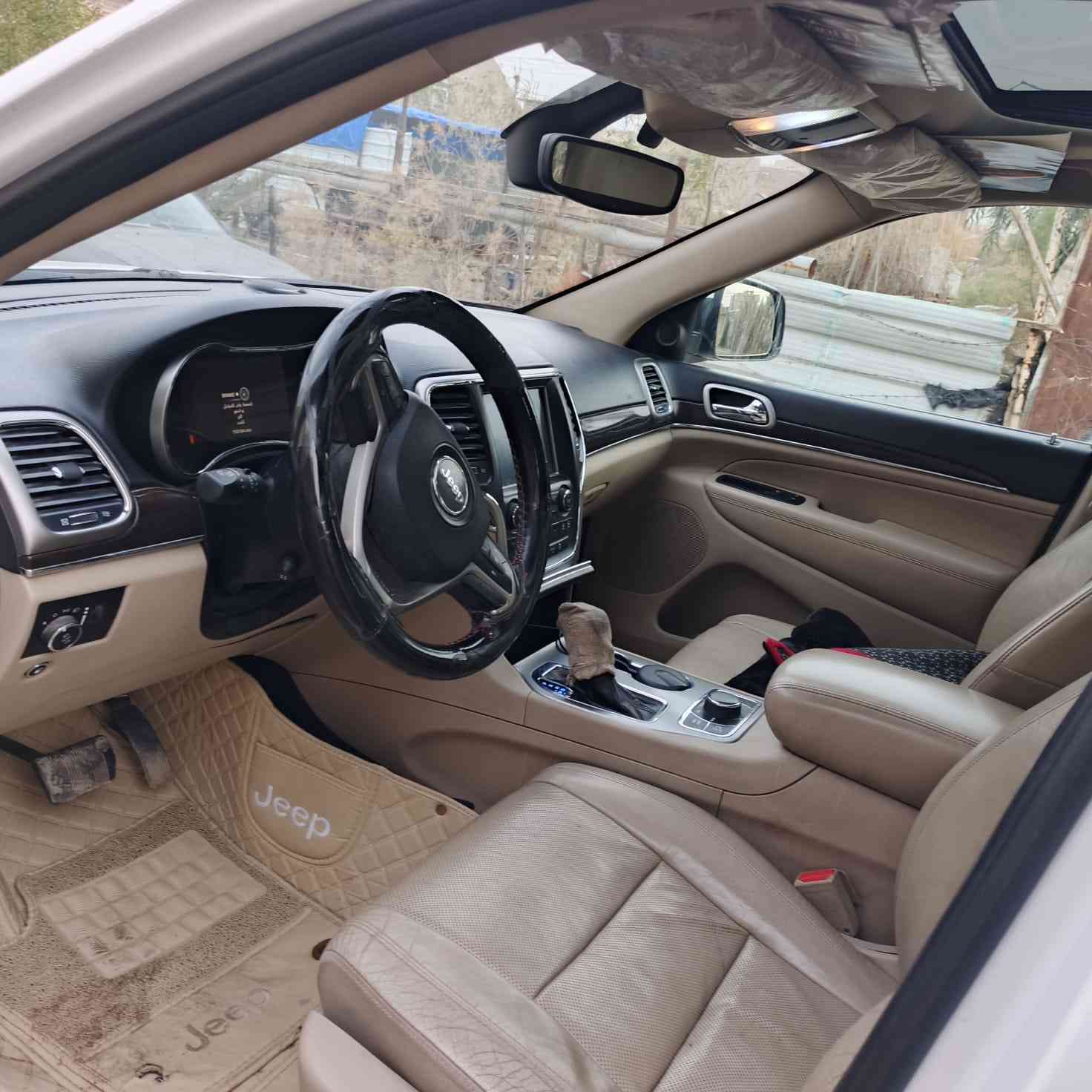 السلام عليكم جيب للبيع موديل 2018 فول مواصفات رقم بغداد بدون حادث سعره 285 وبين مجال بسيط مكاني بغداد ابو غريب 
رقم الهاتف ***********
