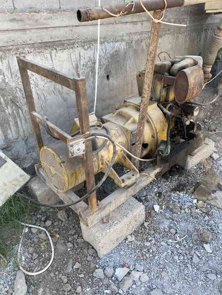 السلام عليكم مولد دويز 15 كيفي المولد جديد  60 امبير 2 بستم صاروخ تبريده هواء مو مي بس يحتاج گاز وشغل حتى دهن نضيف 
***********
