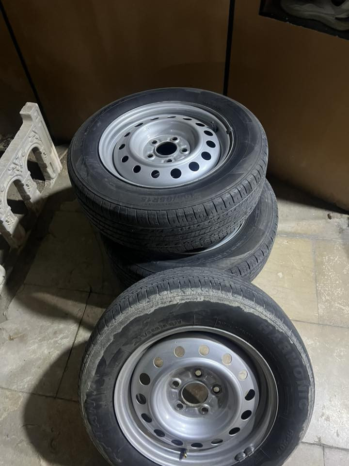 السلام عليكم ويلات كوري يهمن النترا فورتي سيراتو تخم ٣بيهن عواج وحد زين تايراتهن نضيفات سعرهن ((٧٥))مكاني القبله حي المهندسين ***********
