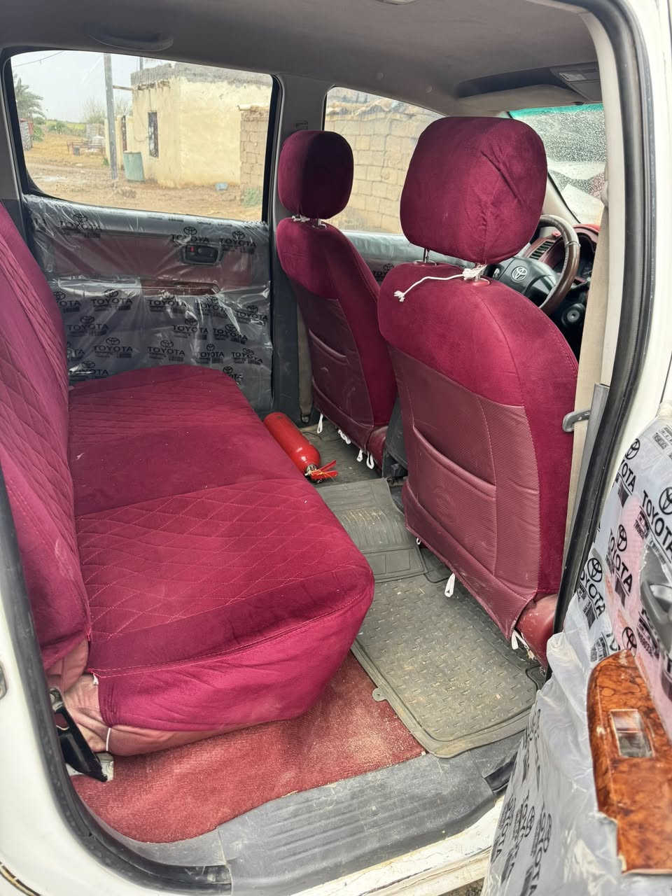 هايلوكس 2012 رقم واسط تحويل مباشر
سياره مكفوله سوناره وياه موضح بصوره سعره 175 وبيه مجال ***********
