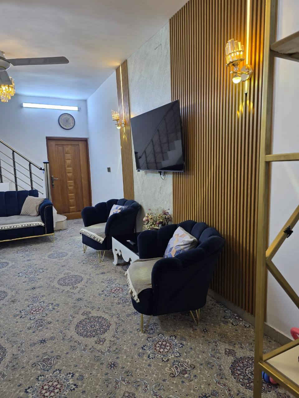 مشتمل للبيع
مساحة 80 متر واجهة 4 نزال 20
 3 غرف نوم
 حي الجهاد الخارجية مربع النخل
***********
