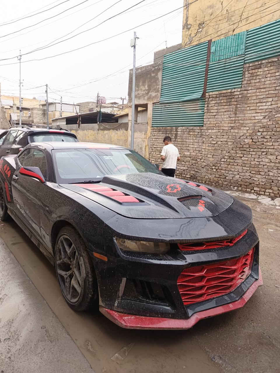 سعرها ٥٨ ورقة.....كمارو ٢٠١٠ بيها كم قطعة صبغ ما بيها ضربة قوية ...كير ومحرك تمام حدادية ٨٠ ٪ ...يرادلها ترتيبات بسيطة مكاني بغداد جديدة ***********
