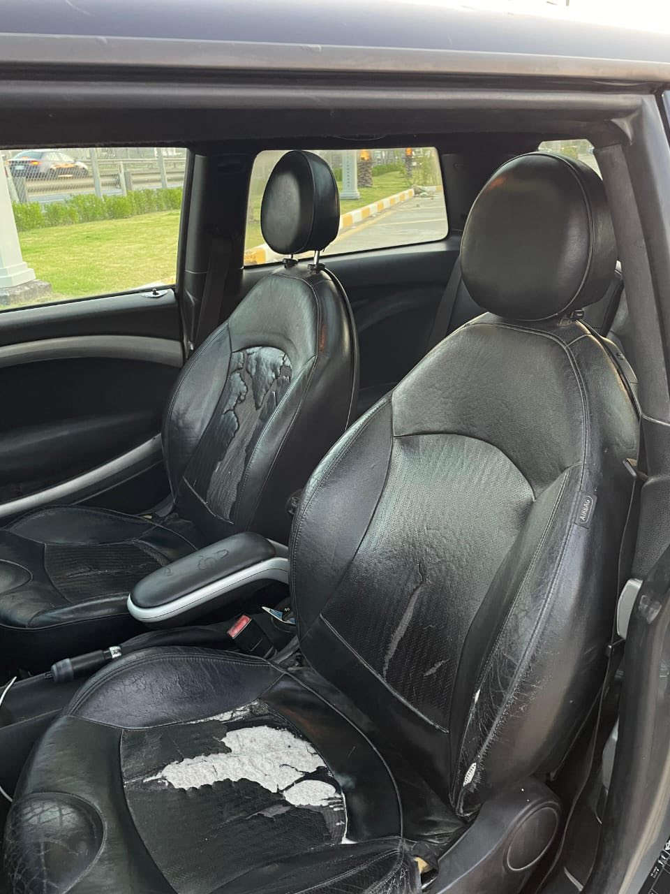 السلام عليكم ميني كوبر للبيع موديل 2008 تخم تاير صدر امامي خلفي جديد كير اوتماتيك محرك 2000 تيربو سوبر جارچ السعر 60$ قفل رقم الهاتف ***********
