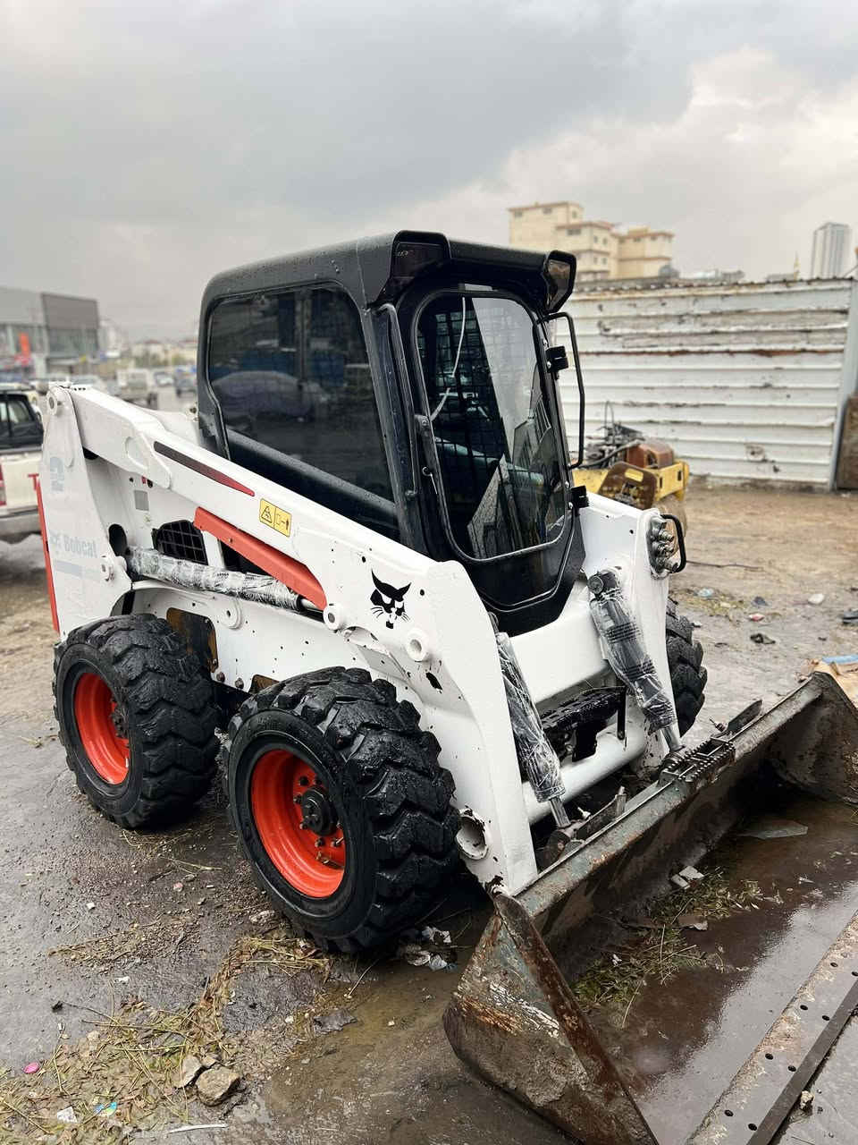 سلام وعليكوم بوب كات لبيع موديل 2013 شرط كفاله مكان سليمانيه حجم s630 ***********
