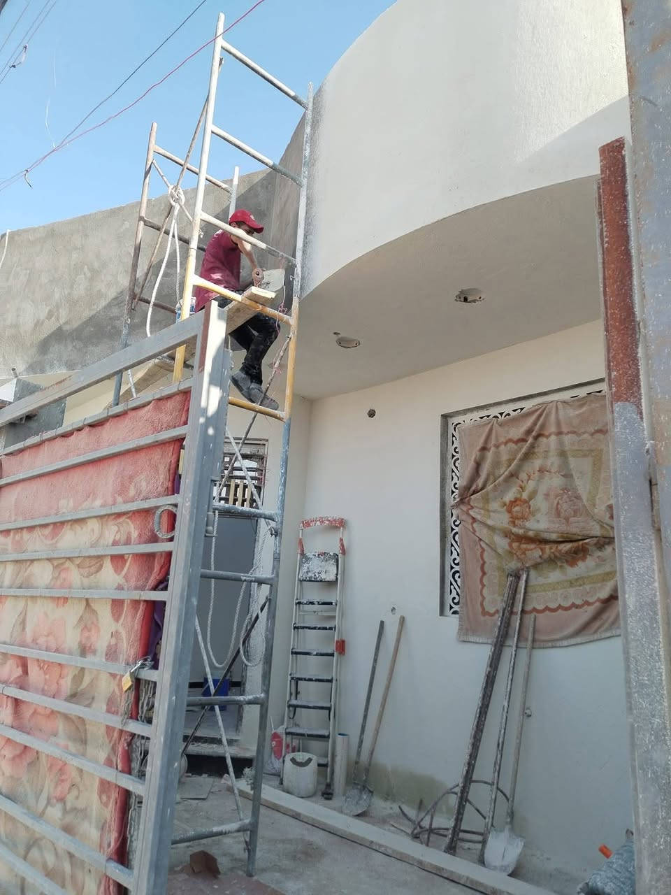 سلام وعليكم خلفه سراميك لبخ سقوف ثانويه ونثر شغل درجه أوله ومتفرغ للعمل رقم***********واتساب
