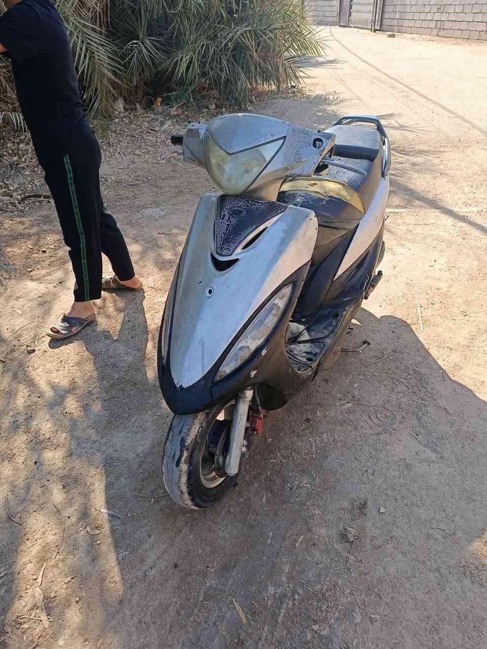 السلام عليكم دراجه جي فور للبيع عنواني ناصريه مركز السعر خاص أو تصل *********** مفتوحه مره وحده نقص باتري تشتغل هندر
