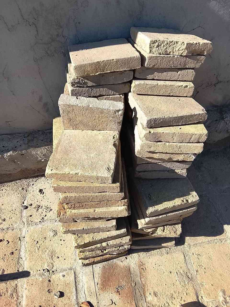 فرشيات يطلعن بيهن 250 
وعدي هاذه للبيع 
مكاني ابو غرق رقمي ***********
