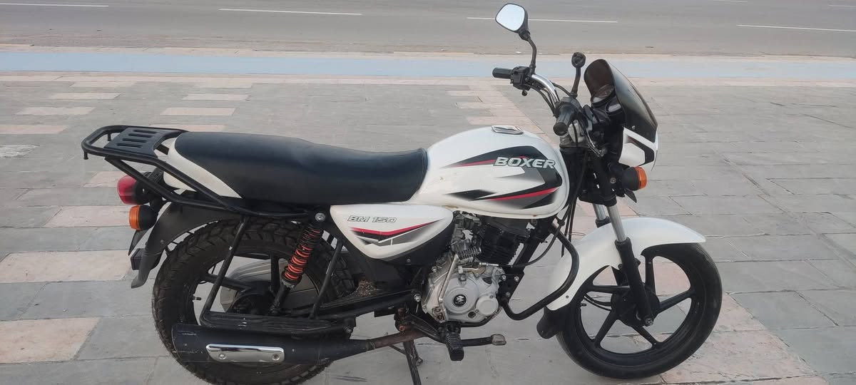 السلام عليكم بوكسر للبيع موديل ٢١ أوراق أصوليه مختومه من المرور مكفوله من كل عيب واسط  الحي دراجه نضيفه اخت الجديد ***********
