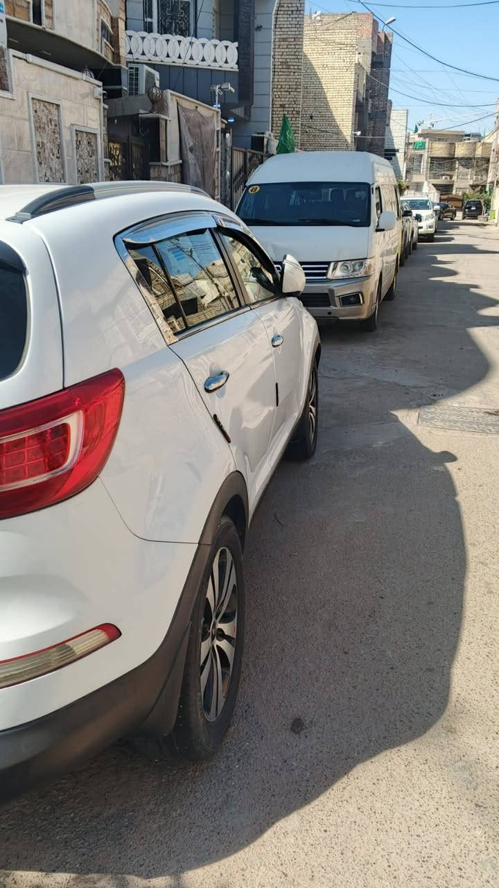للبيع سبورتج ٢٠١٢ خليجي رقم بغداد   بسمي هزة وسنويه ورقم كله جديده السيارة كفاله عامه من الصبق والتبديل شرط السونار
بيهة بارد قليل بجنطه
 محرك٢٠٠٠دوش تبريد ثلج كير وحدادية ومحرك خير من الله تخم تاير السيارة جاهزة من كلشي السعر 140
عنوان البلديات 
***********
