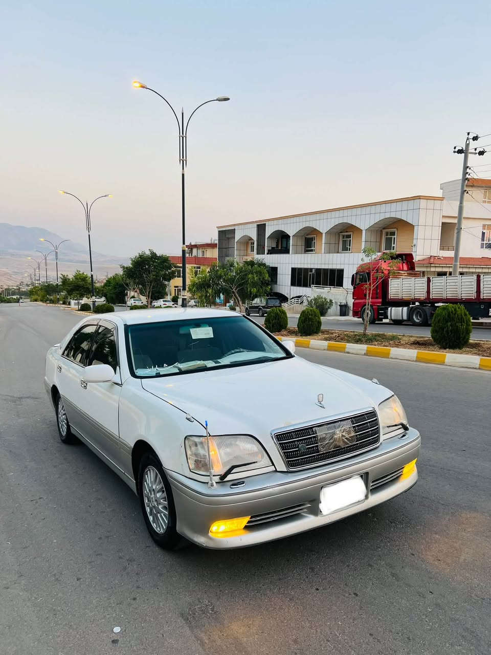 مه ليكه بؤفرؤشتن
كامل كامل مه سروف كراوه 
سه ياره كه به س موسه بؤياخيشى نيه)
ماشلا سه ياره كه سفر سفره وه سفى ناوئ ئه مه سه ياره ى هيلاك كرياو نيه 
١دوگمه 
شاشه 
ته حديد سورعه 
ته بريد ساردو گه رم به شه رت 
دوا كريستال
بئچالو بئ شوخت 
٤تايه و ويلى سفر 
ناوزه رد كوشنه كانى سفر سفره ئه لئى 
كه س دانه نيشتوه له سه رى. 
سكوانو ده شپولى سفره زؤر جوانه 
فؤرميكاى زؤر نمونه يه. 
مه كينه ديفؤر بچوك 
ماشلا سه ياره زؤر نازارو جوانه نمونه يه له جوانى له ره سماچؤنه روبه رويش وايه. 
تكايه مشته رى نيت ته له فون مه كه. 
***********
