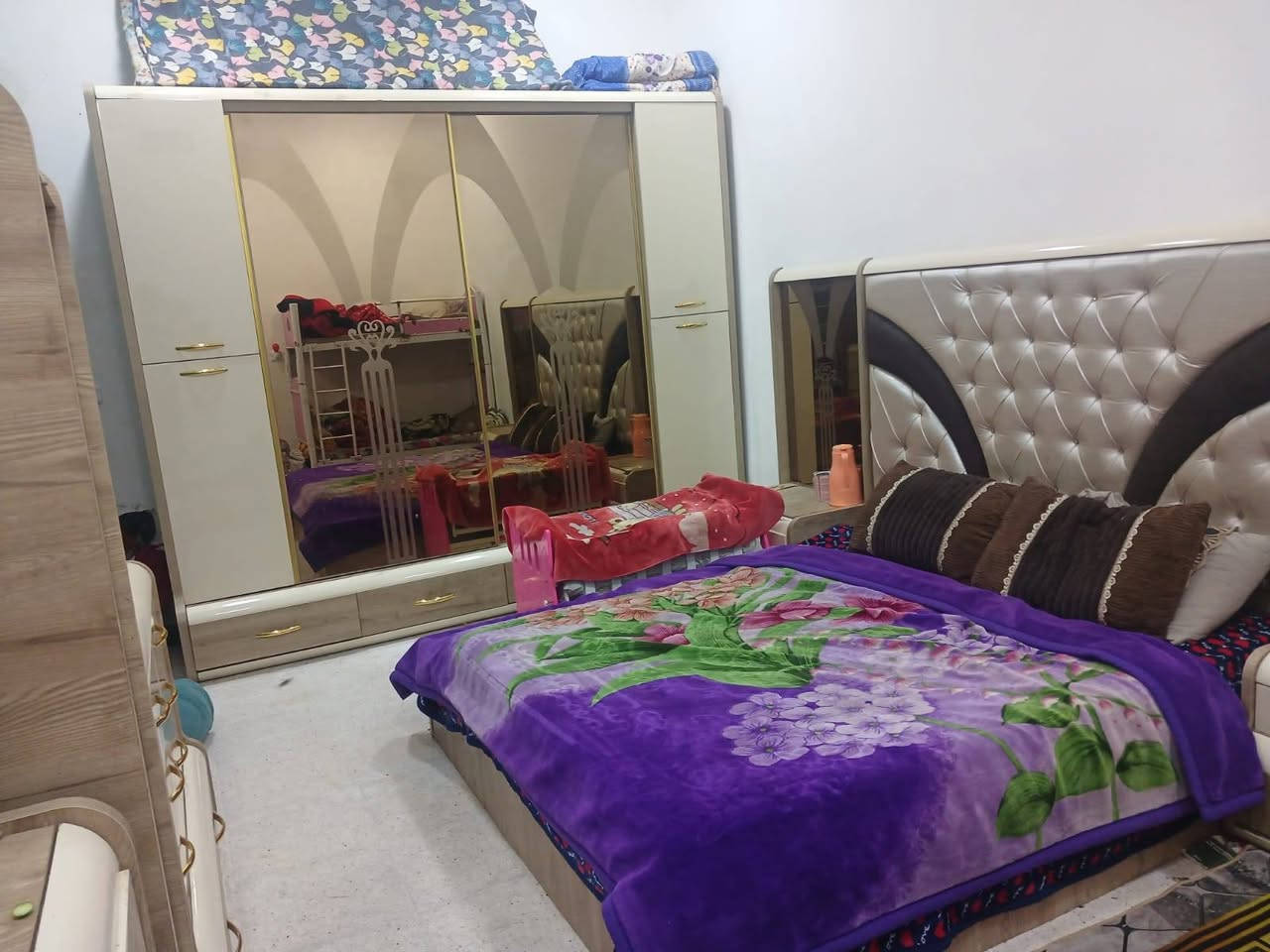 غرفه تركي للبيع 7قطع للبيع السعر ٧٥٠ وبيهه مجال ***********المكان بغداد جسر ديالى القديم
