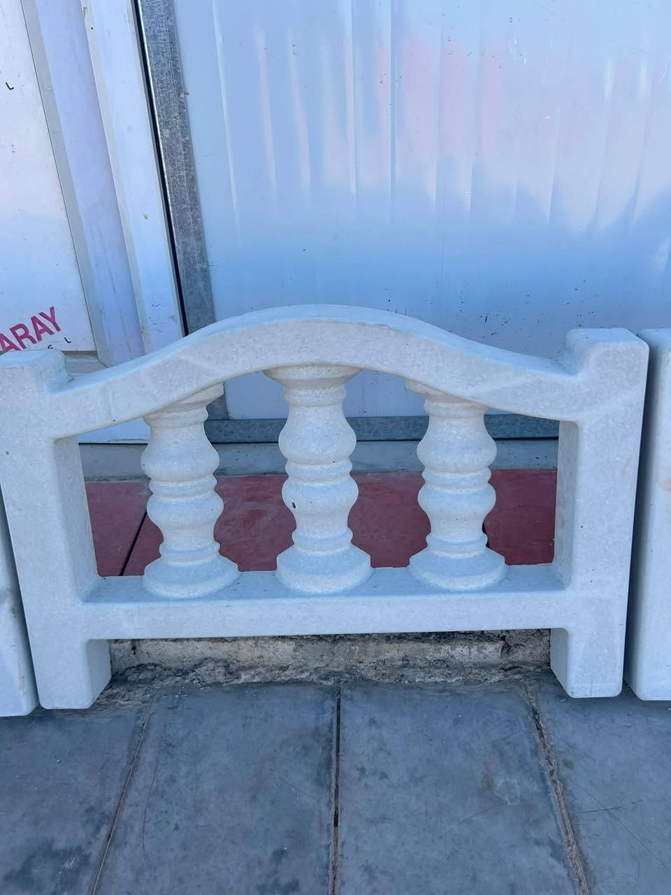 السلام عليكم يوجد كادر حدائق وابيهارتون واشلالات وافرش ثيل والسعار مناسبة والستفسار علا هاذا الرقم‏‪0786 889 2540‬‏
