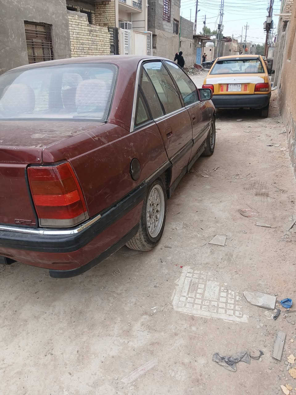 السلام عليكم اوبل اوميكا موديل 1992مكينه وكير نضاف سياره جاهزه للبيع السعر 28وبيه مجال مكان بغداد الشعب للستفسار ***********
