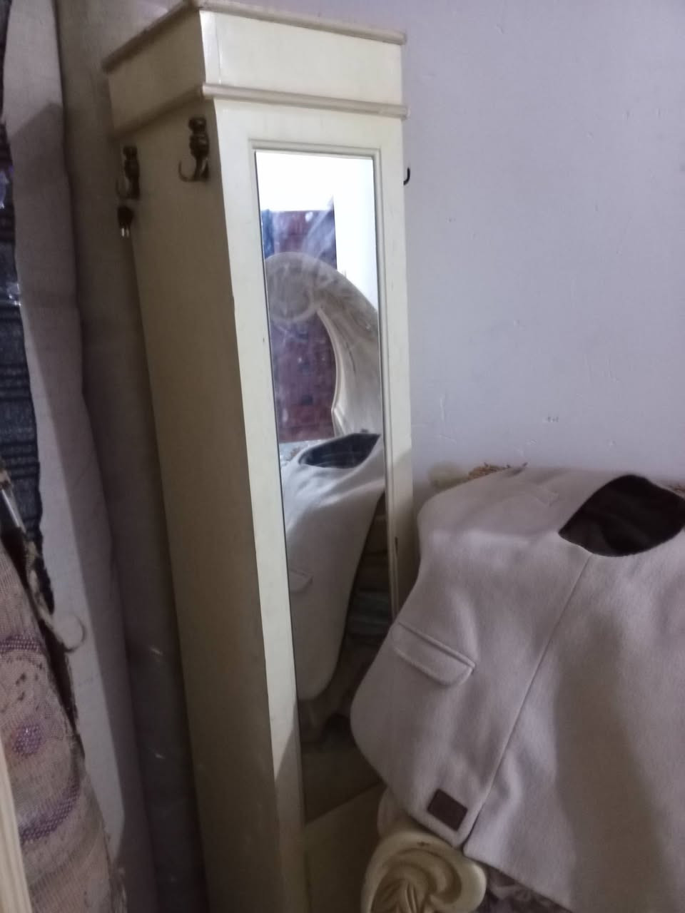 غرف نوم كويتي البيع مناسبه العنوان الشعيبه ***********
