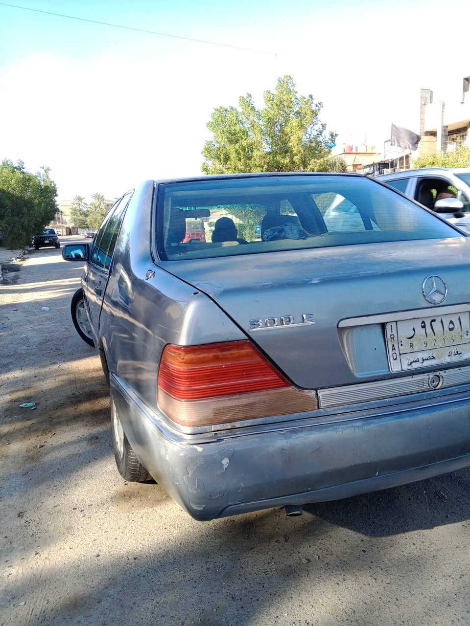 بسعر سايبة والله بيعه سريعة متوازي
السلام عليكم للبيع مارسدس شبح موديل 1994 سيارة وارد خليجي كاملة مكمله كهربائيات اشاير لايت عالي ناصي بك لايت هورن جام كهرباء يصعد وينزل دبل جام مكينه سته سلندر vvt تشك الكاع شلعة معدل  لاتنقيص ولاتبخير خير من الله تخم تاير جديد جواها سبير وجك بلجنطة سيارة مايعوزها برغي ((تحويل مباشر بأسمك )) رقم بغداد ألماني 
السعر : 36 ورقه وبيها مجال 
العنوان : بغداد الشعب يم سوك شلال 
الرقم : ***********
