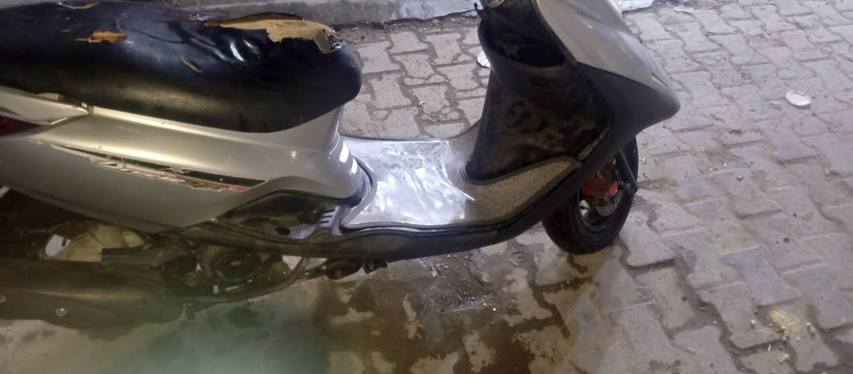 الله السلام عليكم دراجه بريز  الدراجه طالعه من الرمبه كابريتر الدراجه على وضع الرمبه مملعوب بيها شي نهائي جيب وياك فيتر وفحص الدراجه مكفوله من التاير للتاير ‏‪السعر 700 وبيها مجال  العنوان بغداد كريعات الرقم ‏‪***********‬‏
