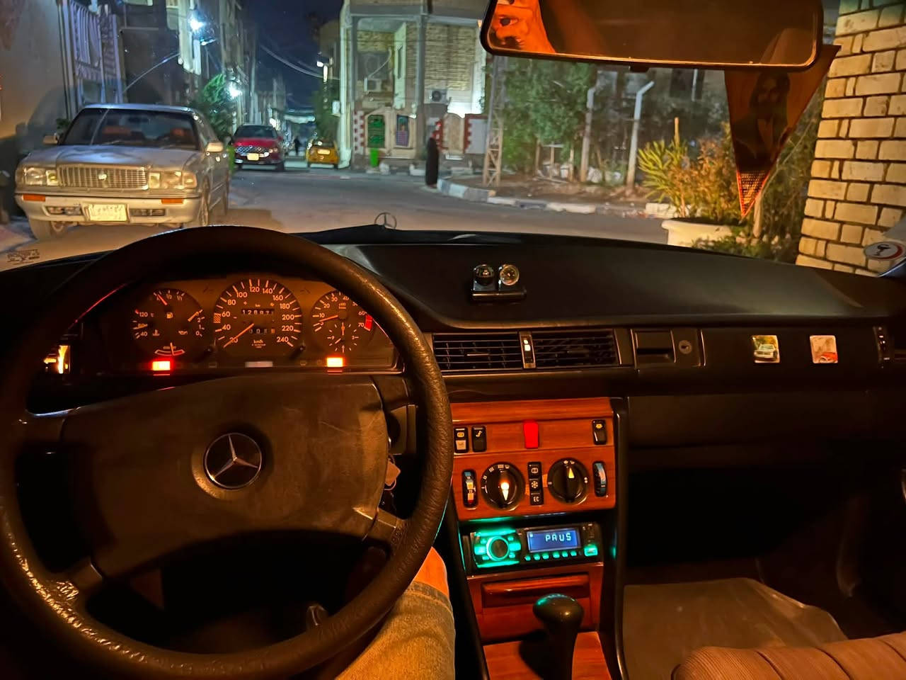 سلام عليكم للبيع أو مراوس بي ام أو مارسدس رئاسي 
مارسدس مديل 86 رقم بغداد سنويه ل28 محرك بلاد عنكبوت 🕷️ 300 شواصي قواعد كفاله شرط زلغ مابيهن دواخل جديده سياره ع بلاد كله جاهزه محرك وكير وحداده وتبريد وكهربائيات سعر 65 وبيه مجال مكاني ناصريه مركز ***********
