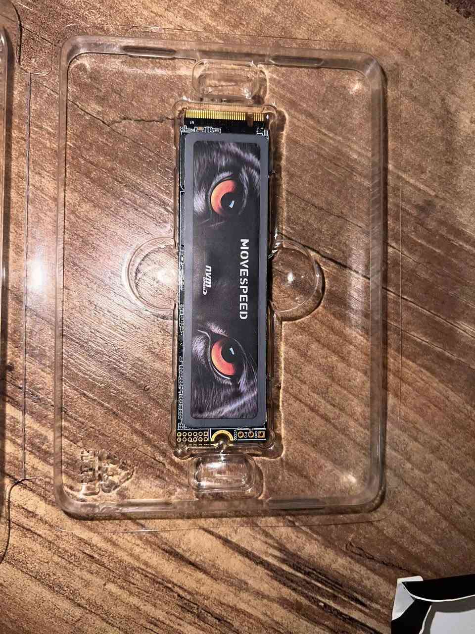 هارد ماركة MOVESPEED حجم 2TB سرعة ٧٠٠٠ الف 
جديد لوك سعر ب ٢٥٠ الف 

*********** واتساب ✅
