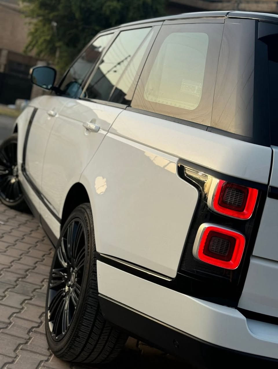 سلام عليكم
رانج روفر 2018 وكالة خليجي 
‏HSE ٦ سلندر سوبر 
فول موصفات عده التجوه الاخيره
كشنات تدفه تبريد تحكم كشنات الخلفيه 
رادر امامي و خلفي 
ابواب شفط و دواسات كهرباء
ويل 22
جكات تحكم تصعد و تنزل السياره
سياقه ذاتيه تحديد مسار و مثبت سرعه 
ماشيه 71 الف كيلومتر 
بيه صبغ شبر في الجاملغ الخلفي شبر تقريبا 
مكان السياره بغداد 
سعر 45 الف دولار و بيه مجال
***********
