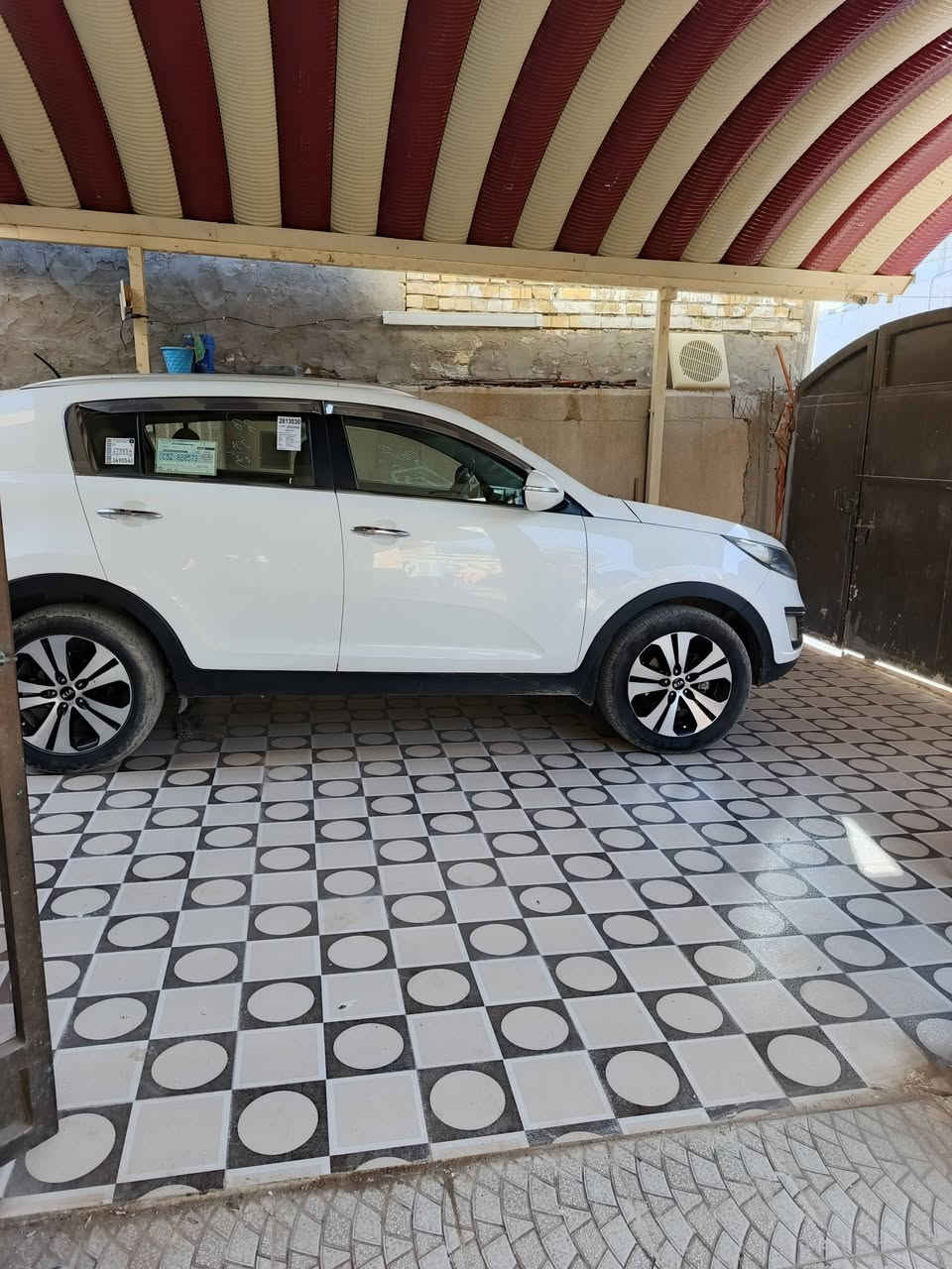 بيت للبيع ٢٥٠ متر ملك صرف زراعي  ٤غرف وصاله ومطبخ وحولي وصحيات وكراج وحديقه بناء طابوك الطابق الفوك نفس الطابق الارضي ارضيه كرانيت الفحامه فرع السكله  ***********
