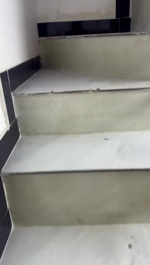 للبيع  ٨٥ متر  طابوملك صرف طابقين  الواجه ٧  ونزال ١٢🍀 ونص مدخلين يحتوي على استقبال ومطبخ وحولي🍀 ولملحقات  وثلاثة غرف نوم البيت جديد فول يباع مع الاثاث🍀  الشعب الديوان  السعر ١٤٥ مليون وبي مجال بسيط 🍀 ☎️***********

