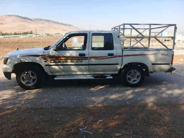 دێر مۆدیل 2008 سەێارەیەکی زۆر پاکە بێ تەقەو ڕەقەیە تایەی تازەیە جام کارەبایە هەموگیانی ئیش ئەکات هی ماڵی خۆمە گێڕومەکینەی زۆر پاکە  سەیارەکە سەنەویە  بەشەرتی ئەوەئەی فڕۆشم ماڵی کەس نەبێتو پارەی کەسی تیانەبێت سعری زۆر هەرزانە 18گەڵا ژمارەی تەلەفون ***********
***********
