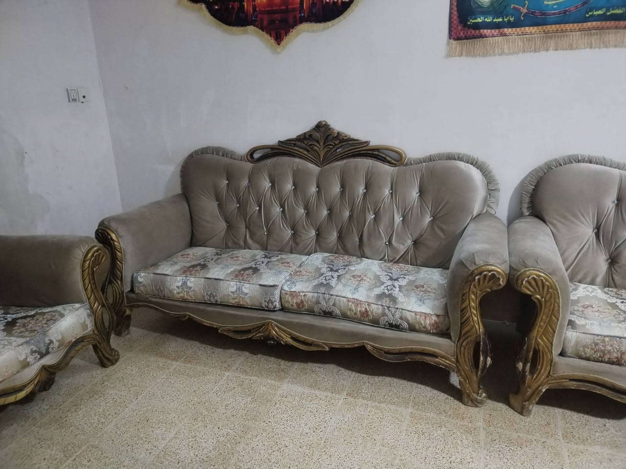 عندي ديوان سعرها ٢٠٠ بي مجال مناميه ١٧٥ الف بي مجال اي استفسار اتصل على رقم ***********
