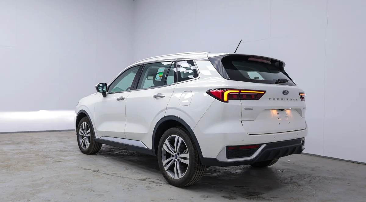 ford territory 2024 titanium
عدد مشي km20 الف  
تبديل دهن و فلتر على شركة 
سيارة كلين 
فول مواصفات
5 سنة ضمان 
*********** أربيل, العراق
