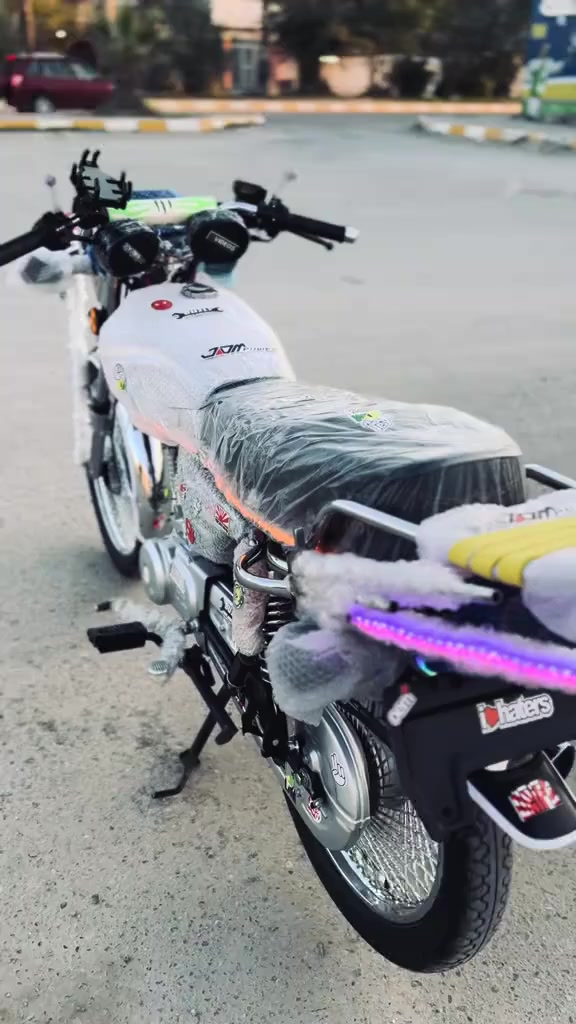 السلام عليكم تايكر 2025محرك وكير شرط كهربائيات كلها شغاله الدراجة شرط مكفولة السعر ٩٠٠ وبي مجال الموشراي لايعلق رقم الهاتف ***********
