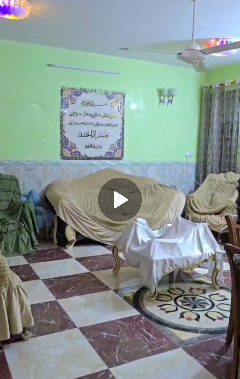 ارخص بيت في منطقة العطيفية وبخارطة بناء جدا كبيرة للبيع❗️

كلش مستعجل على البيع 

الموقع بستان الشالجية الزراعي قرب مستشفى المسرة 

مساحة الارض 170 متر 10x17 مساحة البناء كلش كبيرة تقريبا 280 متر طابقين كونكريت مسلح

البيت يحتوي على 5 غرف نوم كبيرة 
2 منهم في الطابق الارضي بمساحة 4x4 

و3 في الطابق الثاني اثنين منهن ايضا 4x4 
وواحدة كبيرة بمساحة 6x6 بنظام السويت تحتوي على حمام داخلها

وبيه صالتين واحدة بالطابق الارضي وواحدة بالطابق الثاني 
وبيه 4 حمامات وكراج يكفي سيارة 

حاليا بيه درج حديد للطابق الثاني من الكراج ممكن ببساطة تقسمه الى بيت وشقة منفصلات تماما
لسكن اب مع ابنه 
او اخ مع اخوه

او حتى ممكن تسكن بالطابق الارضي وتاجر الطابق الثاني وتستفاد من الايجارات لان المنطقة ايجاراتها عالية 

للتواصل ***********
