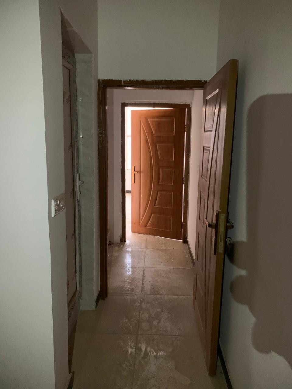 السلام عليكم ورحمه الله وبركاته                                                             

@ للبيع بيت تونات 2                                                                                 

@مساحه الواحد 37.5 طابقين                                                                  

يحتوي على صاله ومطبخ وحمام ومنور                                                   

الطابق الثاني يحتوي على غرفتين وحمام                                                  

طابو زراعي سند 25                                                                              

العنوان خلف التكيه الكزكزانيه مقابيل كفائات السيديه                                            

الخدمات ماء وكهرباء وتبليط                                                                    

سعر البيت الواحد 53 مليون                                                                   

للاتصال ***********
