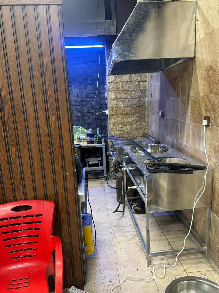 غراض مطعم للبيع شلع شلع
دكت جديد قياس ٥ متر مع ٢ بوجه و٢ ساحبه 

جهاز كاشير 

ميوزه سل ستيل (٣ (متر ونص )، واحد ٢ متر )

سنك اصلي باله متر ونص حوضين 

قلاية قرمشة حوضين 

قلايه فلافل وفنكر حوضين 

كرل بركر 

شواية كص 

ستاند شد كص 

مجمدة 

عارضة 

خلاط صلصات وحمص 

طباخ ٢ عين 

بلانكات باحجام مختلفة عدد (١٥)

تختات تقطيع كبيره عدد ٢

سكاكين تقطيع اصلية 

سكاكين تشريح وتنزيل كص 

طوس كزاز مقبلات عدد ١٠ 

بوكسات صمون عدد ٢ 

حافضات صلصات عدد ٦ 

جهاز توترز 

جهاز طلباتي 

جهاز بلي 

وبعد غراض تجهيز هواي 

الي يريد يفتح مشروع مطعم هاي الغراض كله اصليه ونظيفة ما مستخدمة تشيلهن كلهن وتفتح كبل ما تحتار بشي والسعر جدا مناسب 

واتساب ***********
