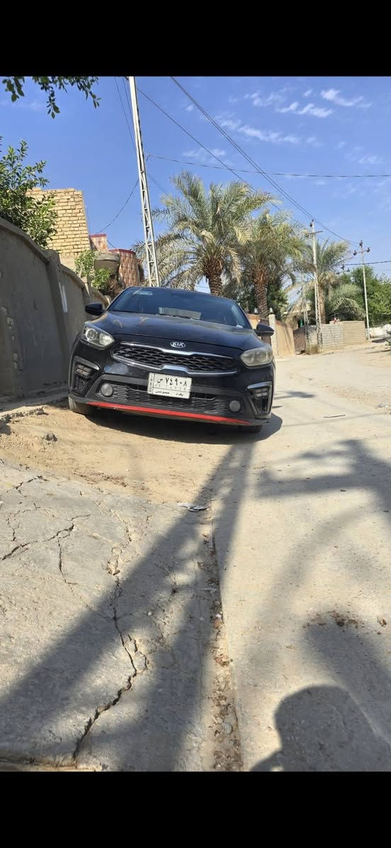 كيا فورتي 2021 (Ex) 
فول فتحه سلايت
السياره ماشيه 120 km
1 مكينه 2000 دوش 
2 كشنات تدفئه + ستيرن هيتر
3 نضام الشاحن الاسلكي للموبايل
4 رادار امامي خلفي
5 رادار جانبيه نقطه عمياء 
6 نضام القياده الذاتيه
7 قطعتين تبريد
8 نضام التوقف الذاتي عند التقرب للمركبه
9  انضمه قياده يكو. سمارت. سبورت
10 بك لايت لد 
11 سماعات السياره عاليه جداً بنضام Harman  
كيرهه At المرغوب 
حادث بنيد وجاملغ بيهه طخطخات بسيطه مكملهن باقي بس صبغ  وبيهه كتف مال مانع انزلاق ورادار متوقف يرادله تبديل 
السعر 130 
***********
