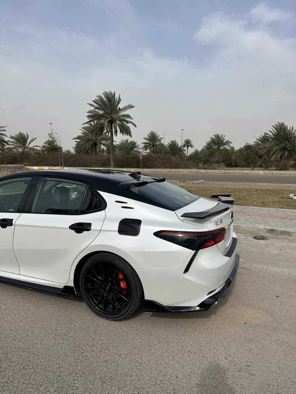 السلام عليكم
كامري trd 2023 مواصفات trd معروفه السياره لونين ابيض + سقف اسود ماشيه 40 الف مو ميل محركها 3500cc حادثها جاملغ وباب امبدلات وبيها كلير 
ورقم الشاصي مالتها
4T1KZ1AK5PU082536 وسونار موجود سياره ميحتاج تصرف ربع عليها سياره بسمي شرط التحويل 
مكانها بغداد حي الجهاد
***********
