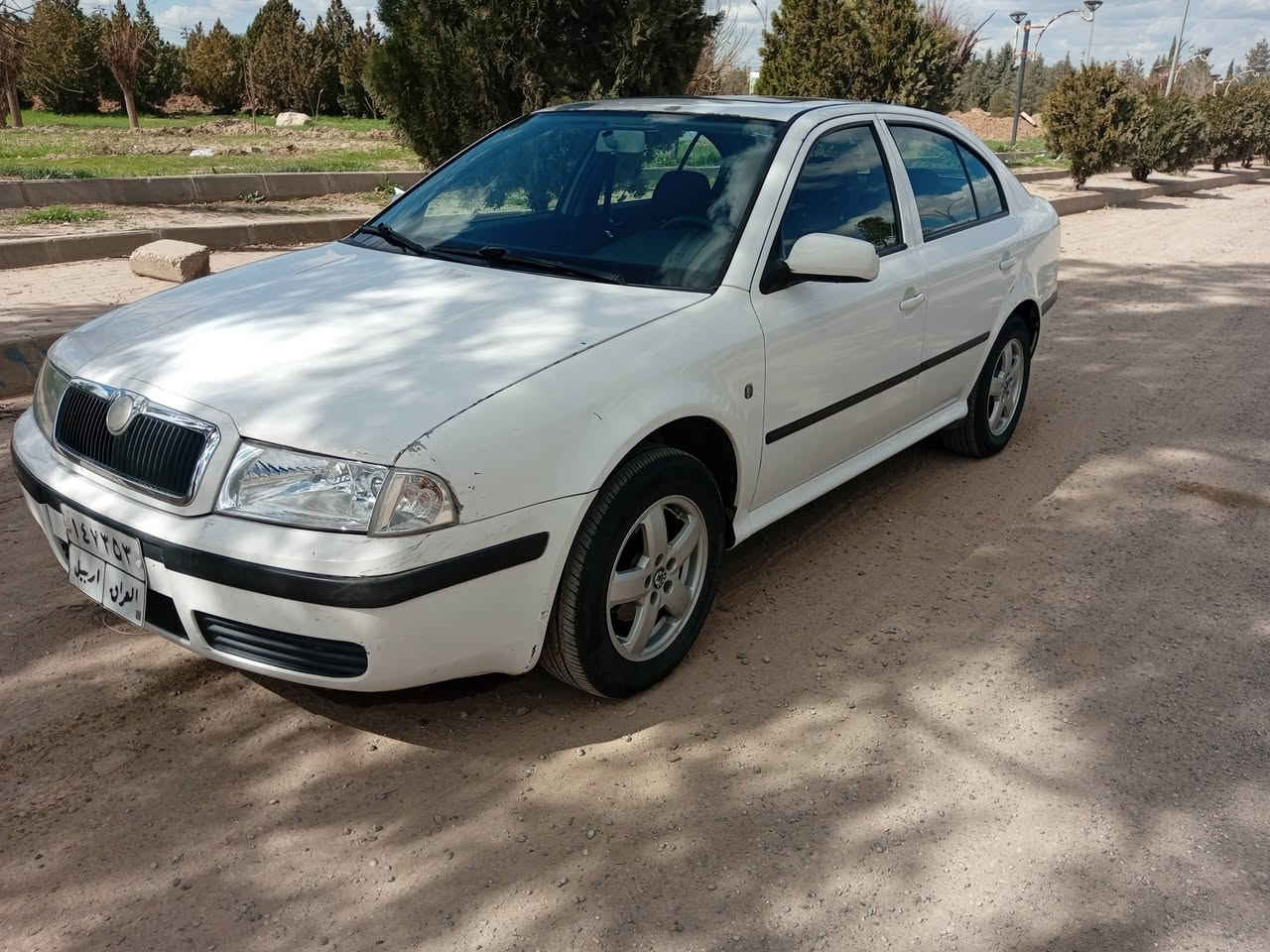 سکۆدا مۆدێل 2009 دەعم و بۆیاغی نیە بەشەرتی گێڕو مەکینەو تەقەوڕەقەوتایە ی تازەیە سەقف سڵایت و ئەی بی ئێس و سوکان پاوەرە تەبریدە ماڵی دۆستە نرخی 65وەرەقەو کەمێك مەجال
شوێن . چەمچەماڵ 
ژ.م ***********_***********
