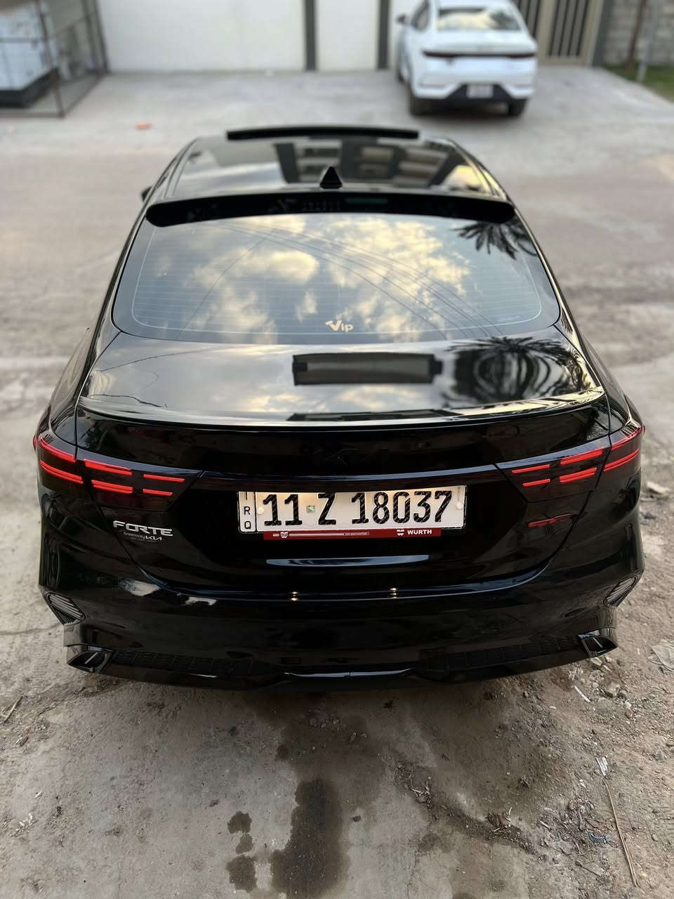 سلام عليكم
للبيع فورتي جيتي لاين 2024 فول مواصفات 
ماشيه 14 الف بعدها بحالت الزيرو 
حادثها جاملغ وبنيد فقط والباقي مكفول 
محرك 2000 دوش المرغوب 
رقم بغداد بسمي تحويل ثاني يوم سعرها ١٥٨ وبيه مجال شي بسيط للشراي سياره ماشاءالله كلش نضيفه 
مكاني بغداد العامريه رقمي ***********
