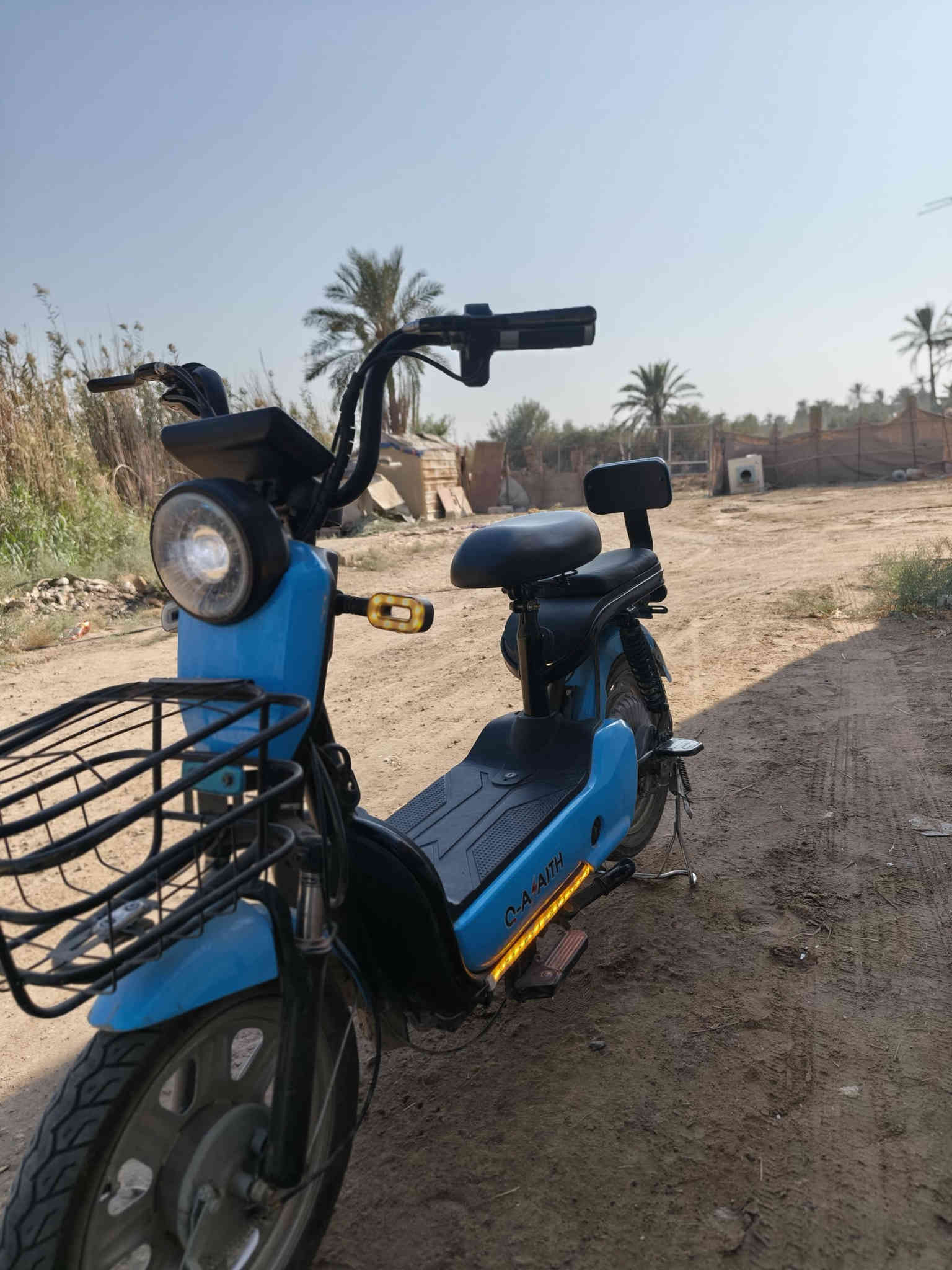 ((سلام عليكم)) دراجه شحن للبيع سعر 300 و بيها مجال 
ـــــــــــــــــــــــــــــــــــــــــــــــــــــــــــــــــــــــــــــــــــــــــــ

مواصفات 🛑

1.. سرعه 50 حقيقي 

2.. نشرات جانبيات

3.. اقتران بلوتوث 

4..(بطاريات 4) 

5..(4 نمر)

6.. حجم 14

ـــــــــــــــــــــــــــــــــــــــــــــــــــــــــــــــــــــــــــــــــــــــــــ

يجي وياها شاحنه اصليه ابلادي 

و يجي وياها جفوف البايدر  

. 

النضافه((80%)) 

(مكاني ناصريه سوق الشيوخ) رقم الجوال (***********)
