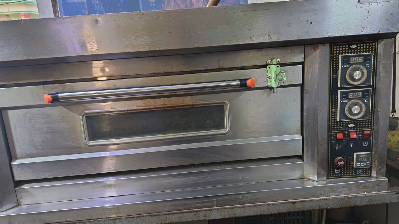 فرن حجم كبير باب وحده
كابسه صاج غاز 
القمريه عرض 7 طول اربعه وتكدر تصممها غير تصميم لان بيها سجج
شوايه كص 4 حجرات 
وشوايه دجاج حجم كبير ماطورها شغال وبلادي 
مجمده تجميدها كلش حلو 
استفسار خاص او اتصال ***********
واسط الموفقيه 
اذا بيع شلع يكون انسب خابرني وتدلل
