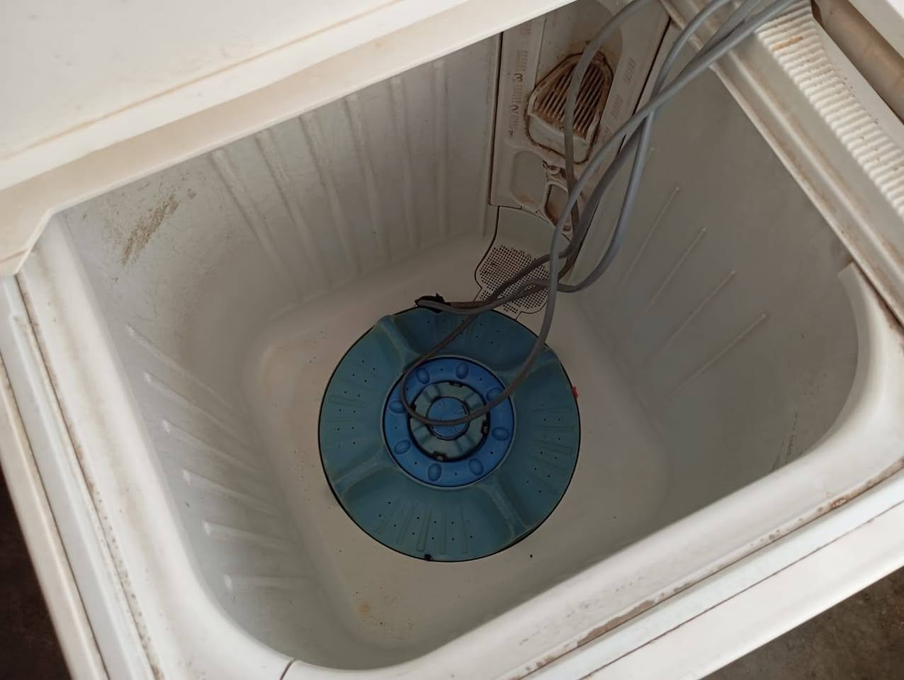 السلام عليكم
غسالة هيتاشي الاصلي
كلهة بلادي مبدل فقط كير بوكس
شغالة مابيهة كل عيب

***********
