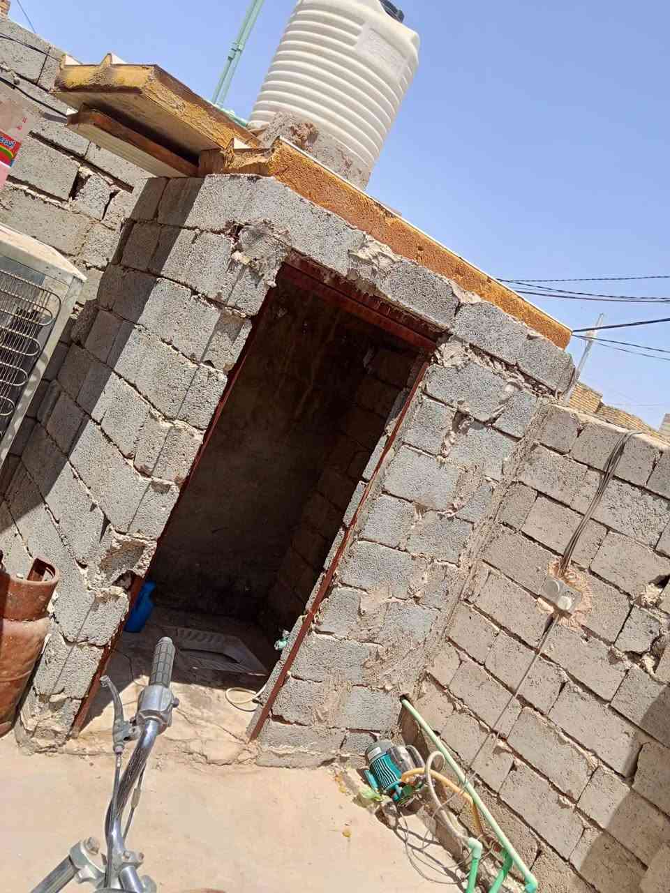 قطعه... وبيت لبيع  قطعه تفاصيله ب صوره
وبيت تفاصيله  100 متر بحي ميسان
بس الاستقبال مكامل بنيانه

البناء بلوك ولسقف اعكاده ولارضيه بورسلين بي غرفه وصاله وحمام داخلي ومنور ومطبخ واستقبال
رايدي ب24 مليون وبي مجال للشراي
