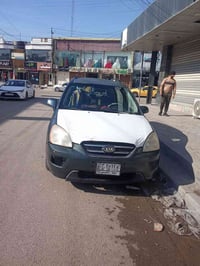 كيا رندو 2009 7راكب  بغداد باسمي مكانها الغزالية  للاتصال 07864933879