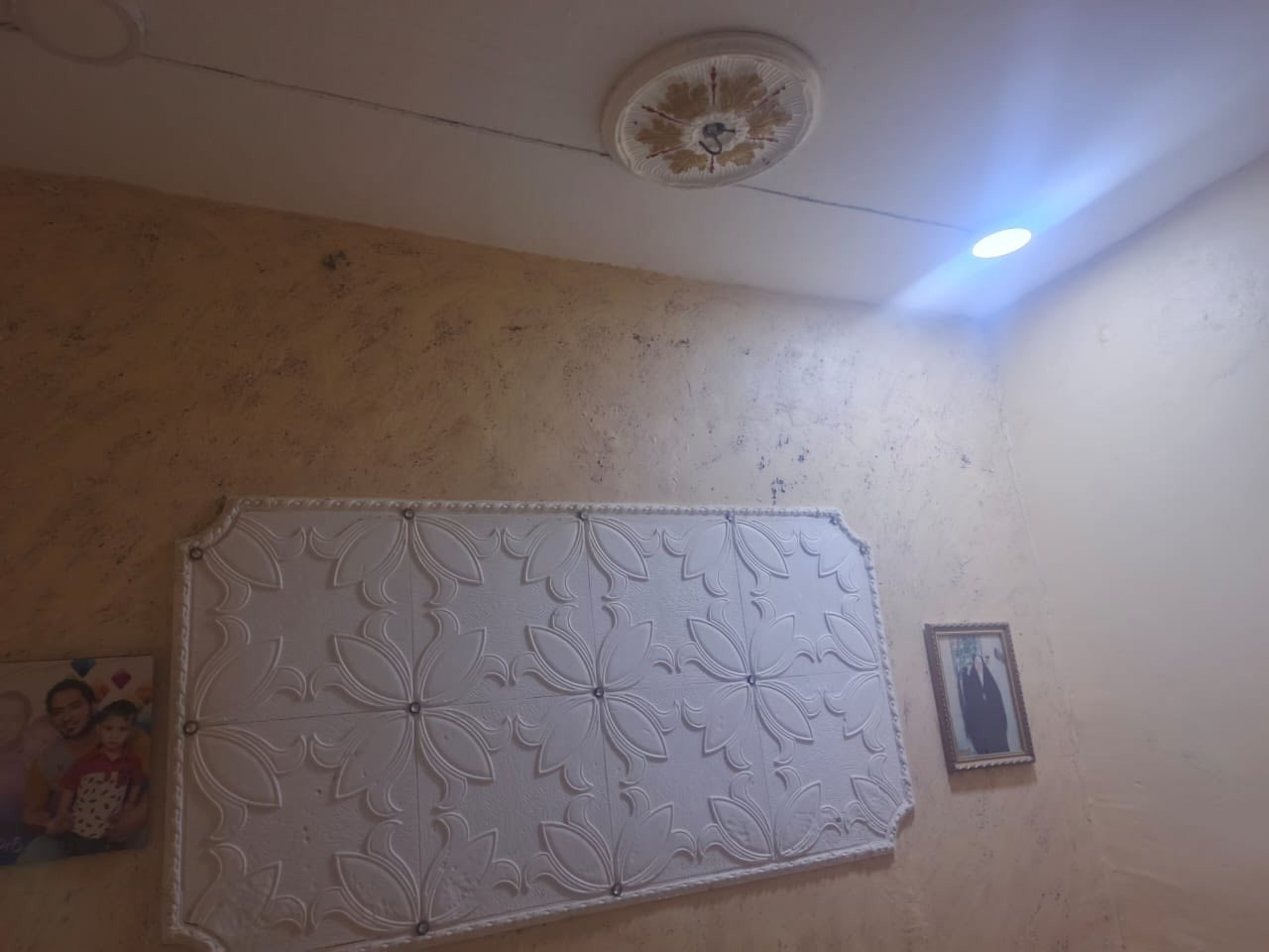 بيت ايجار مساحتة 110 متر شارع 60 شارع ابو احمد الحداد غرفة نوم وصالة ومطبخ وصحيات خدمات كاملة ماء وكهرباء ومجاري الايجار 175 بشهر 
***********
