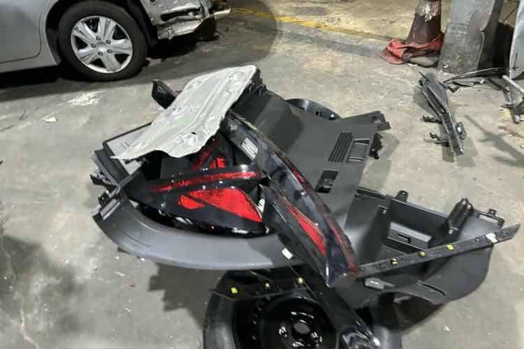 السلام عليكم ورحمة الله توسان ٢٥ للبيع حادث خلفي بسيط صور الحادث موجودة السعر ٢١٥ ورقة ارقام فحص موبايل ***********
