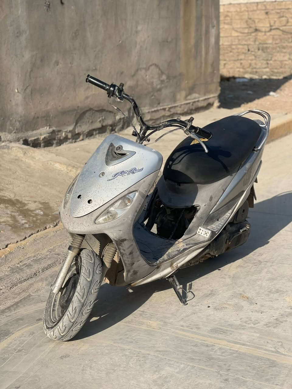 السلام عليكم من رخصت الادمن
دراجه / ماكس منغولي 
محرك كلشي مابي مال رمبه شلعه معدل ✅✅.
الدراجه يرادله كم ترتيب خوارج مو دواخل عندك الجوزه انكسر السويج وجنت بل شغل وربطتها مباشر مال مستعجل 
وتركتها لان صار عندي مريض 
والدواخل بس تنضيف وهاهيه الدراجه كلشي مابيها 
غراض الدراجه كامله 
للبيع السعر 400 مال محتاج 🤍🤍. وبيها مجال حك الجيه
مكاني ديالى بعقوبه تقاطع الساده


**إذا كنت صاحب هذا الإعلان وتريد حذفه لأي سبب، رجاءا أرسل رسالة إلى الدعم الفني**