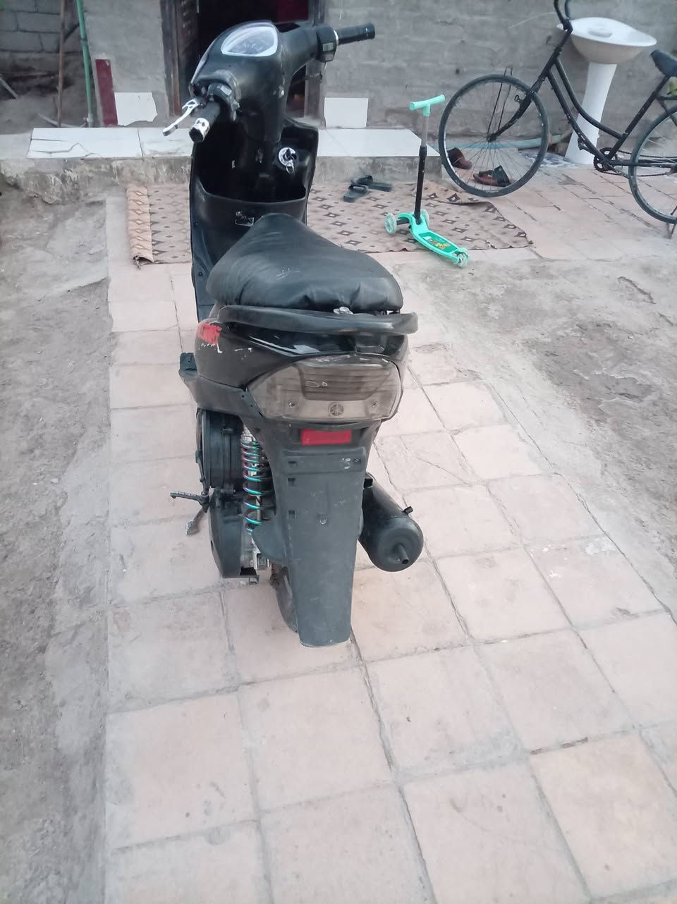 السلام وعليكم دراجه ماكس عدله دراجه جاهزه كهربايات كله شغاله ما نقصه شي مكينه ناعمه لا تنقص ولا تبخر سعر 650بيه مجال مكاني القرنه يم لمحكمه شراي يجي خاص ***********
