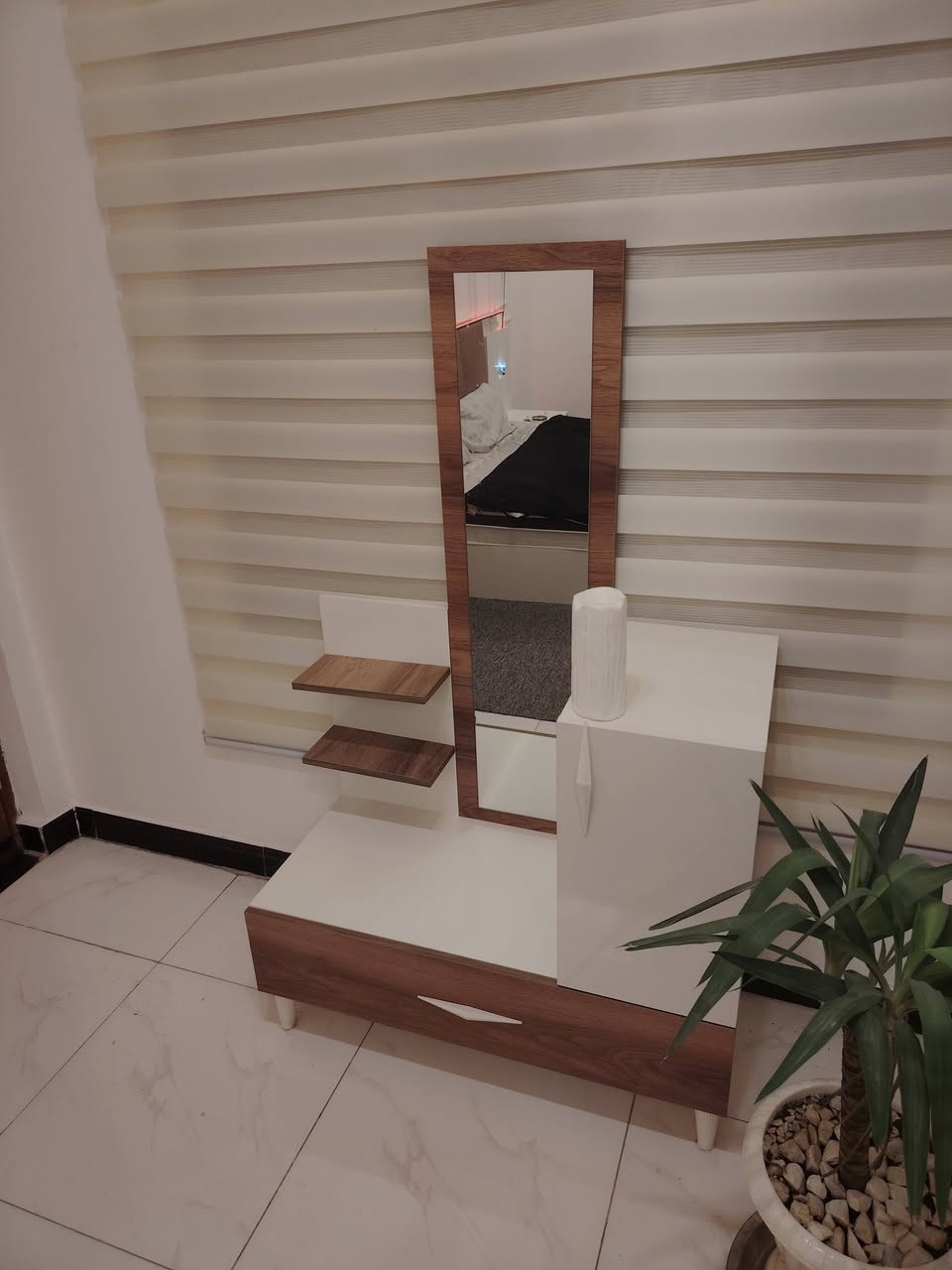 سلام عليكم
غرفه نوم تركي للبيع  5قطع مستعمله قليل اخت الجديده
السعر 600 وبيها مجال
العلوان المعقل الفنجانيه قرب البولنك
 رقم الهاتف ***********
ما متواجد فيس بس واتساب واتصال .
