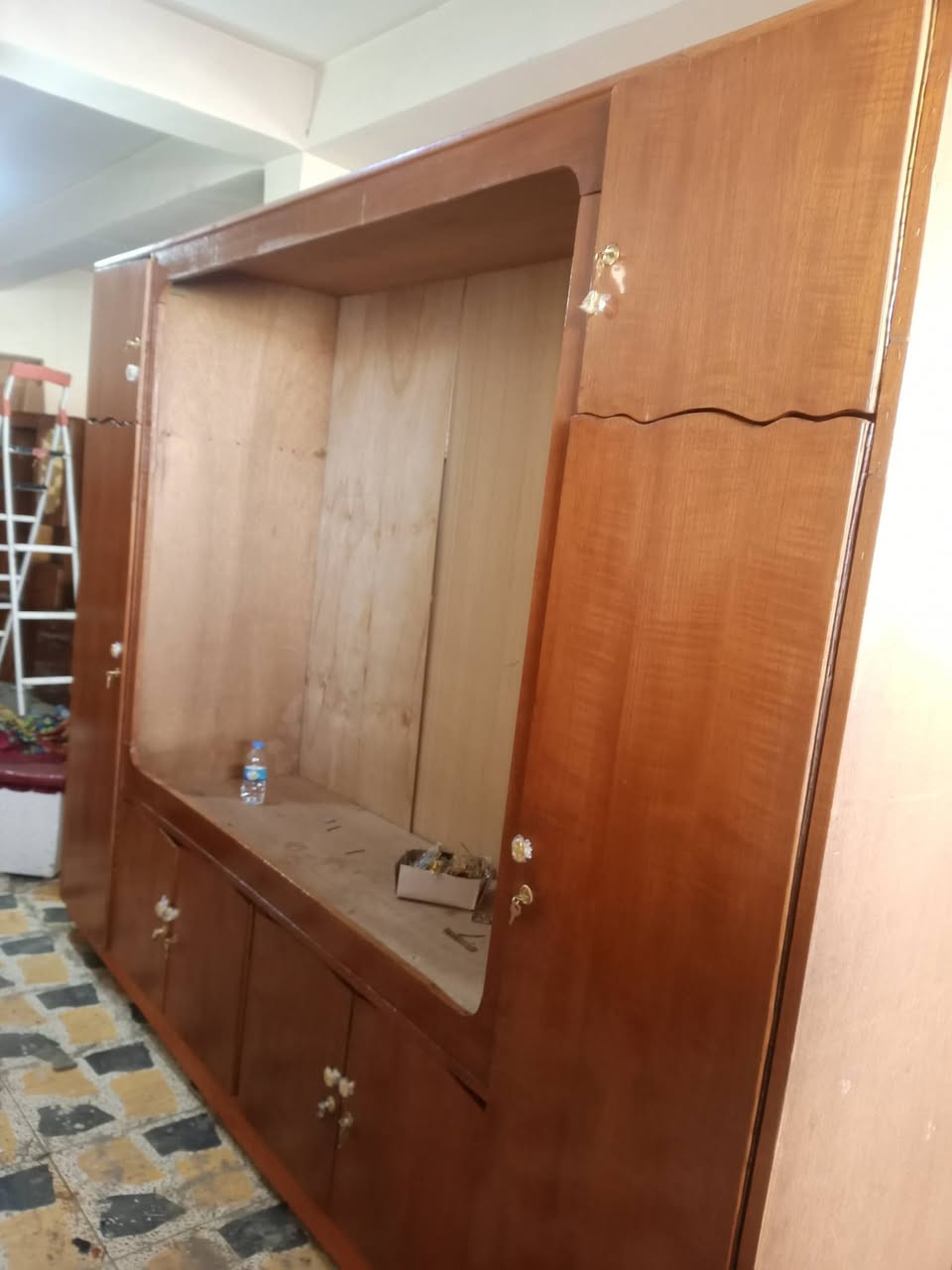 السلام عليكم يوجد بوفيه  للبيع السعر 175للاتصال***********
