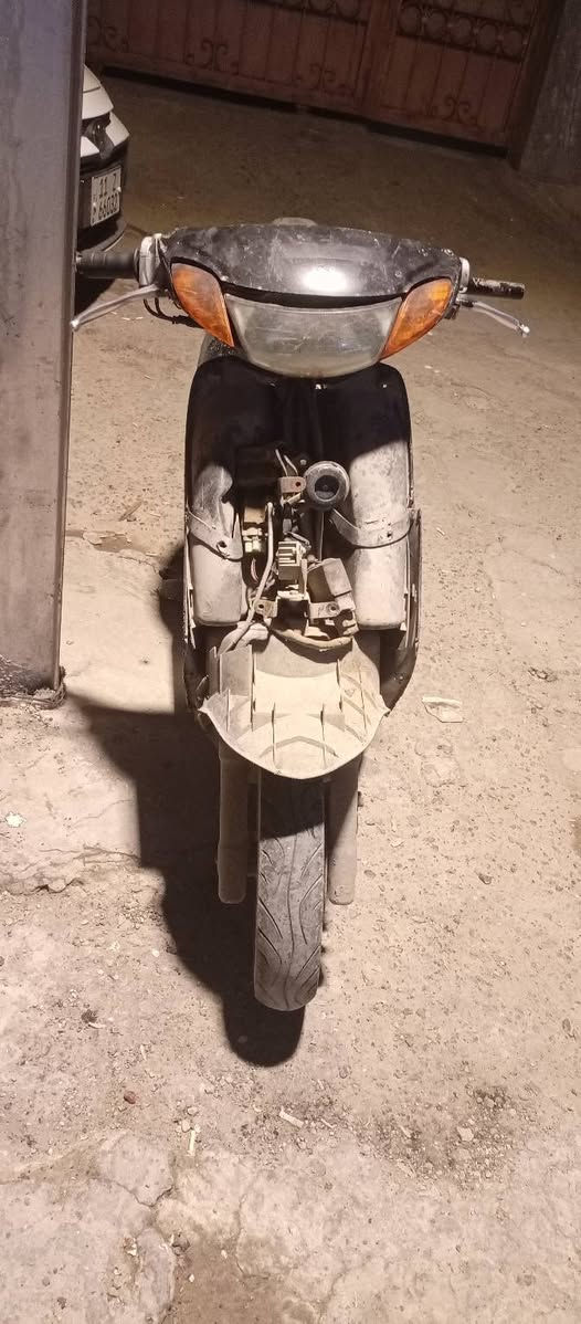 السلام عليكم يابة عصفورية ستين مجفتة جديد شغالة بس بيها خمدة كابريتر جديد نكرة هندر تشتغل كفراتها موجودة بس مو شي و السلف شغال بس باتري وشوية ترتيبات و قمجي السكليتر نكطع اليوم سعر 100
رقم *********** مكاني صليخ
