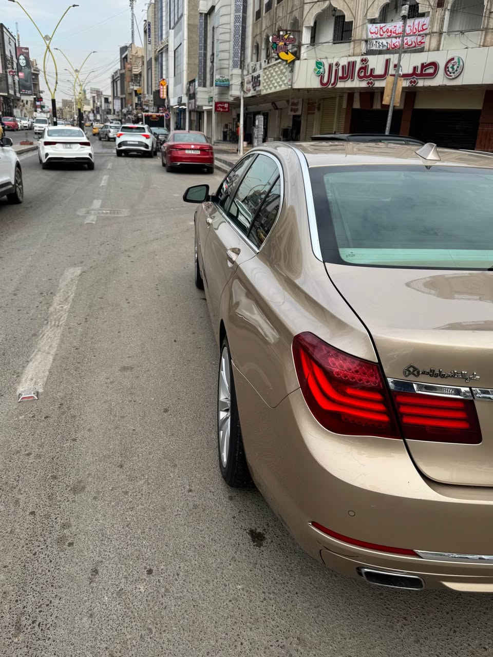 السلام عليكم ورحمه الله وبركاته      
 BMW 2014 f01 series 740Li خليجي
 جديد ومكفول مغلفه ppf حمايه
للبيع او للمراوس حسب الرغبة 
خليجي وكالة الغانم مكفوله لون مميز الوحيده ابغداد هذا اللون السيارة بيها فقط الجاملغ الأيسر انشخط وبدلته وكاله
مواصفات .ViP__LARG
فوووول لفولللل ماشيه 89 
✅ابواب شفط
✅جنطه شفط
✅حساسات امامي خلفي 360 
✅مري قلاب +شفط+اشاري ليزري
✅داخل مشمشي وضع الوكاله كشنات كهربائي تدفئه تبريد مساج تجاوي كهرباء 
✅كير كوبرا 
✅5بردات
✅زراك لايت 
✅لايت داينمك +زينون اصلي 
✅رادار
✅دشبول خلفي صاج
✅ماوس تحكمات 
✅دبل كير
✅سيدي جنجر 6 اقراص 
✅5بصمات ابواب لمس
✅كتلوكات رموندات شركه بيهة
✅مكينه كير حدادية وضع شركه شرط
✅تراي زيرو وهية وضع الوكاله 
رقم بغداد مميز الجديد بأسمي تحويل بنفس اليوم 
سيارة جديده ولاتقارن بالبقية مكانه بغداد 
للتواصل 
*********** بغداد, العراق
