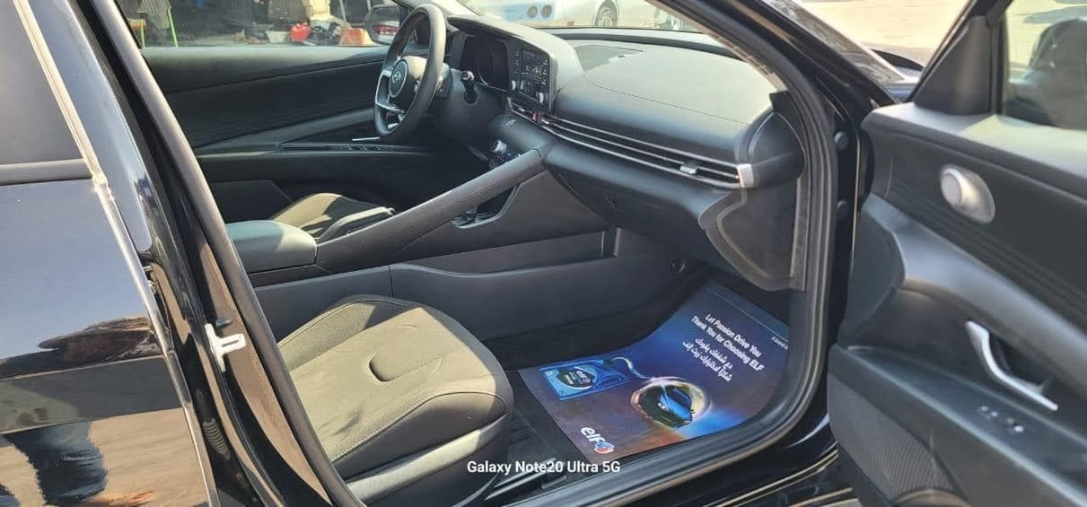 للبيع إلنترا **موديل- 2023**
📌 رقم بغداد **حرّة وبإسمي** تحويل مباشر

🔧 **مواصفات:**
* مكينة **2000 بنزين DOHC**
* اقتصادية
* العداد **20 ألف فقط** 

🛠 **الحالة :**
* حادث خلفي **بسيط **
* متصلّح **سحب ع البارد**
* البدي **أصلي بالكامل**
* ماكو صبغ بالبدي الخارجي، بس تكحيل خفيف
* السيارة **نظيفة وجاهزة للفحص**

📍 **المكان:** بغداد

💰 **السعر مناسب **
📞 للاتصال : -
***************
